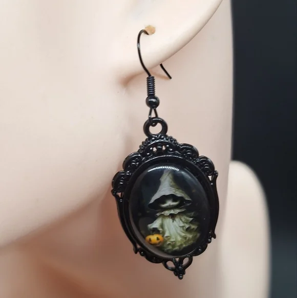 Vintage Style Black Gothic Earrings - Picture 2 of 3